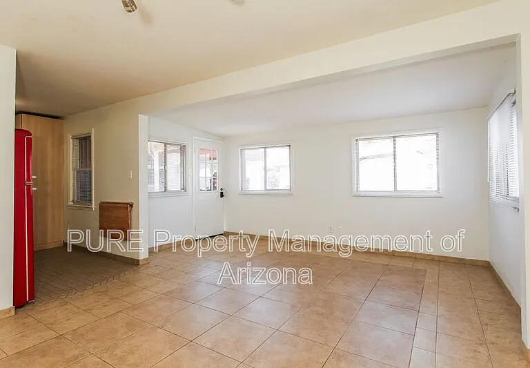 912 E Montebello Ave #BACK — Photo 3