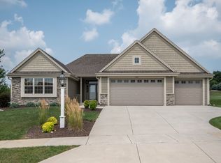 1606 Mohican Trl, Waukesha, WI 53189