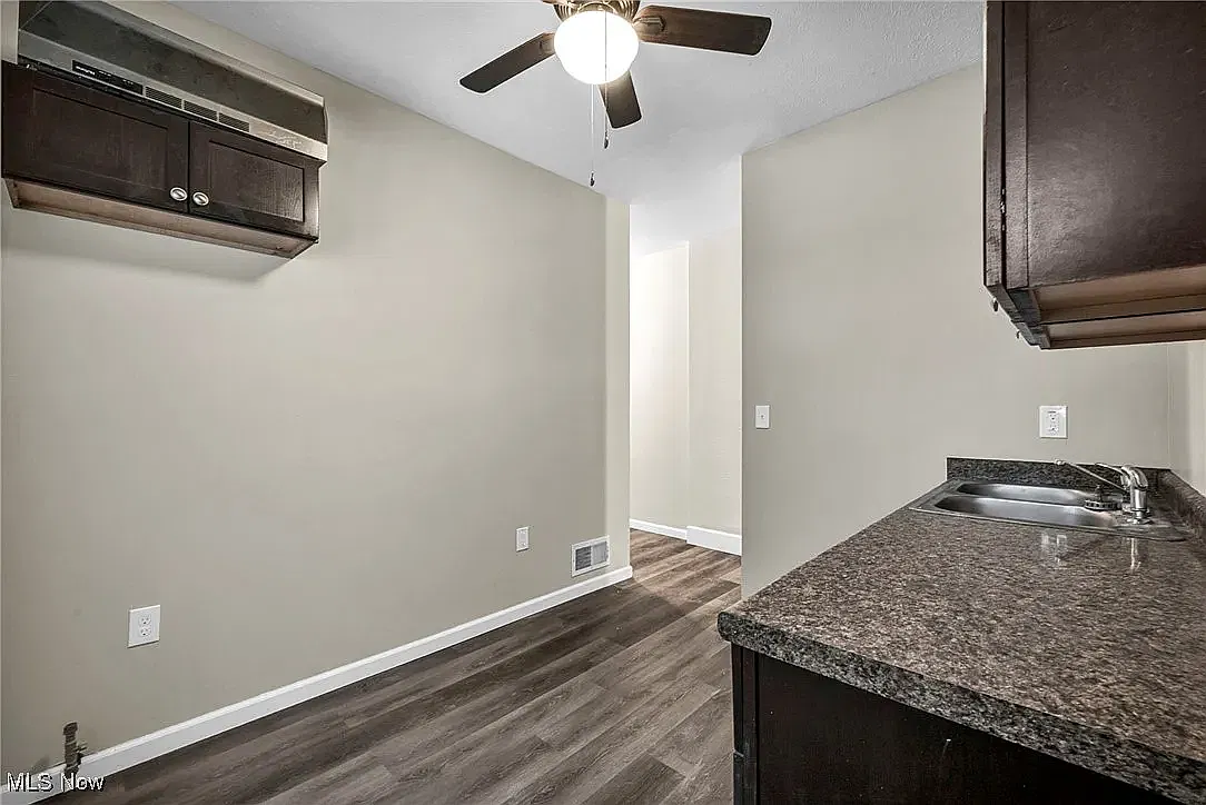2 bed, $1,000 — Photo 2