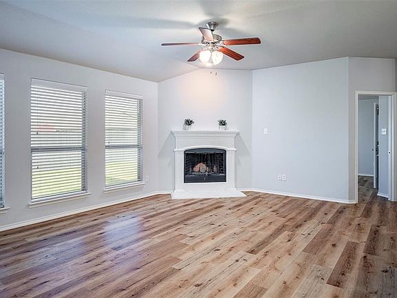 5th image of 1005 Meadow Green Ct