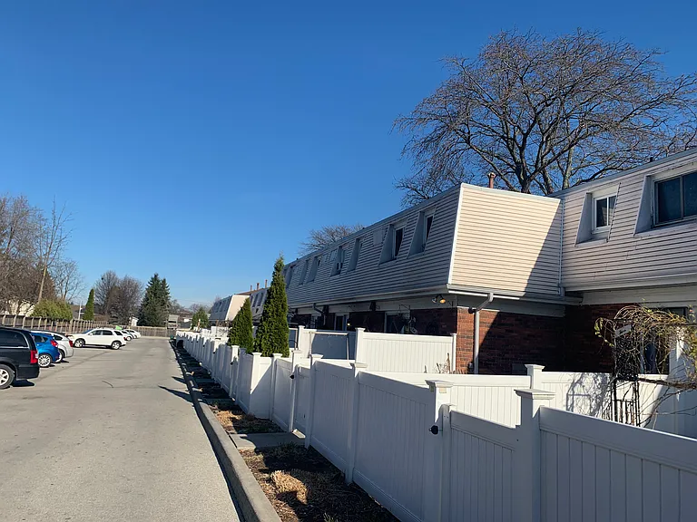 635 Indian Rd N — Photo 3