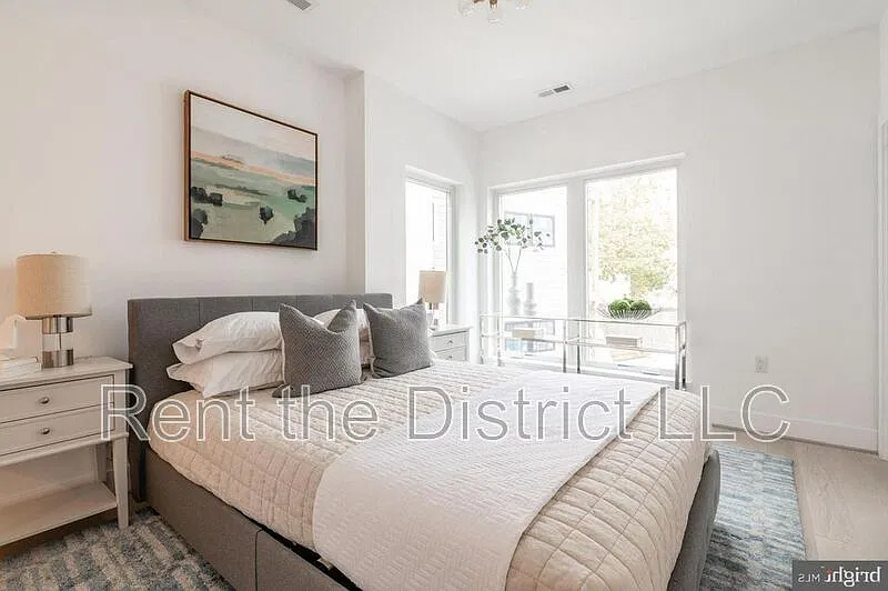 2 bed, 2.0 bath, 782 sqft, $2,700 — Photo 4