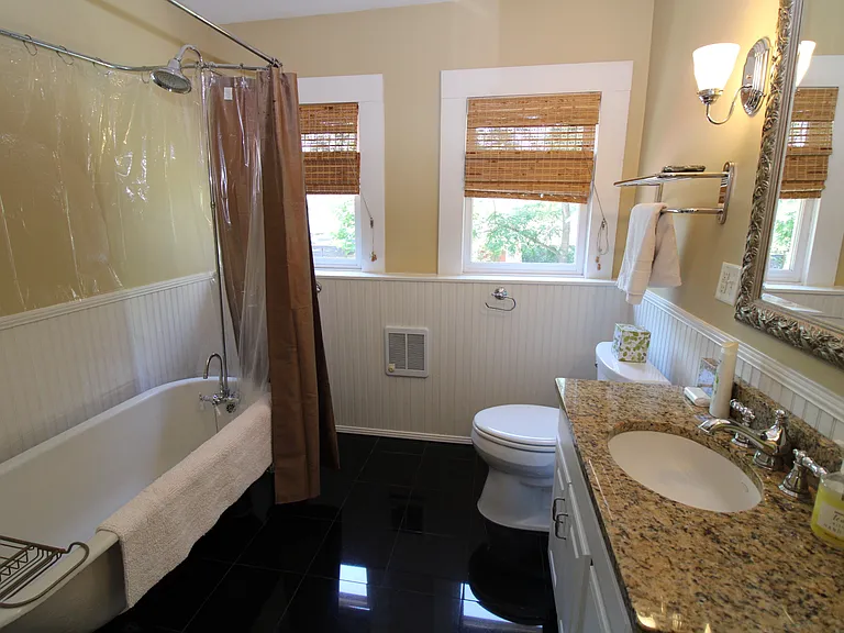 147 E Chestnut St #3 — Photo 10