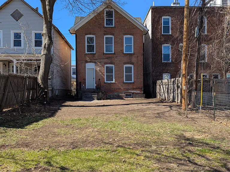 6 S Cedar St — Photo 45
