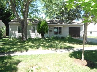 214 Willow Rd, Streamwood, IL 60107