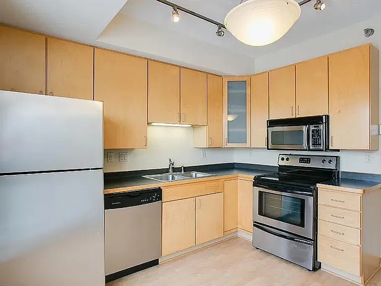 1 bed, 500 sqft, $1,200 — Photo 3
