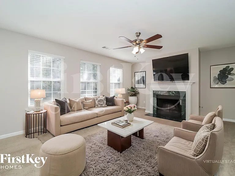 1059 Grandview Cir — Photo 3