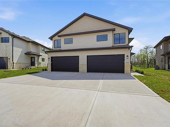 3rd image of 216 NW Orchard Ct