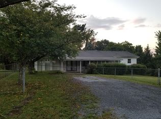 702 Hill Top Dr, Johnson City, TN 37604