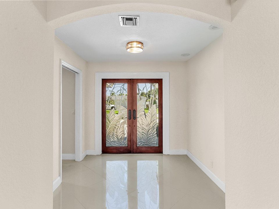 1st image of 1555 SE 7 Street