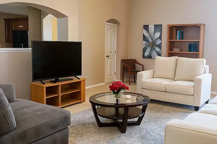 3 bed, 1415 sqft, $2,600 — Photo 2