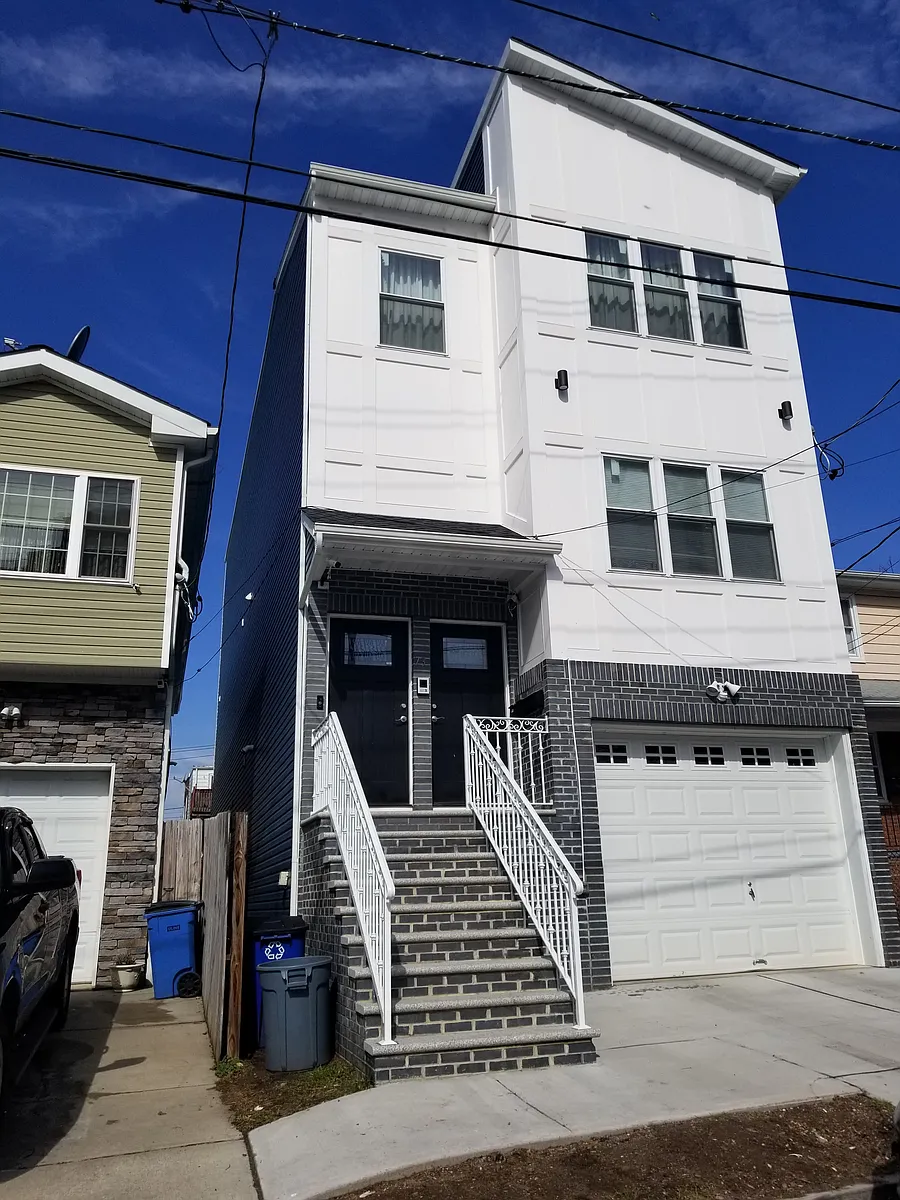 Building Photo - 73 Watchung Ave #1