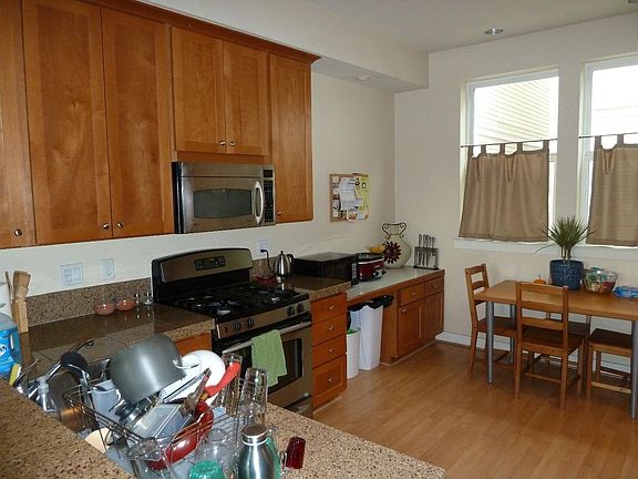 4th image of 143 Cahill Park Dr