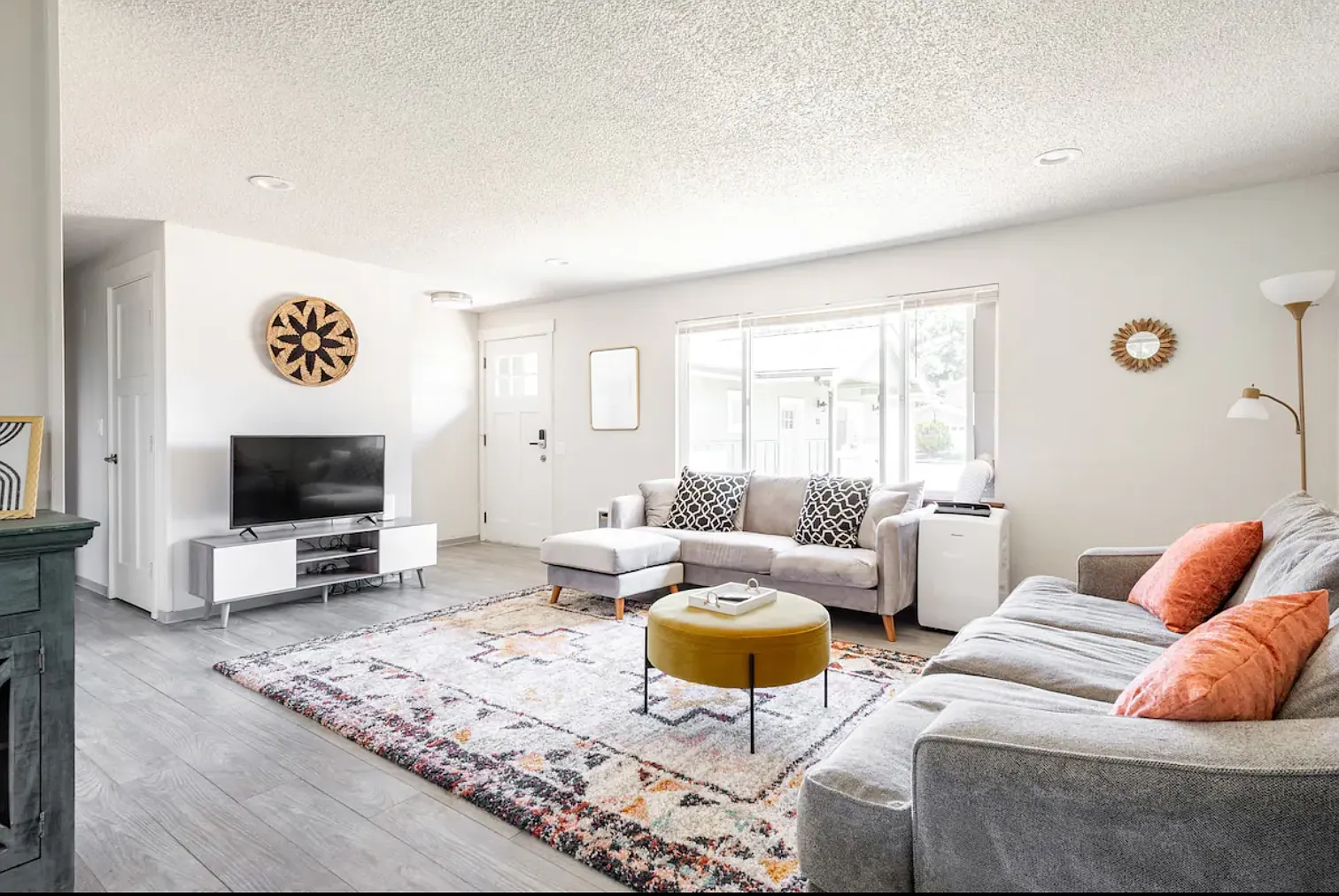 3 bed, 1350 sqft, $2,900 — Photo 3