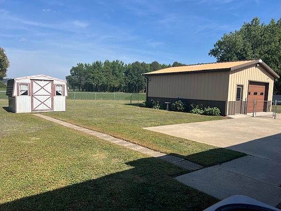 3rd image of 5005 Hunting Ridge Rd NW