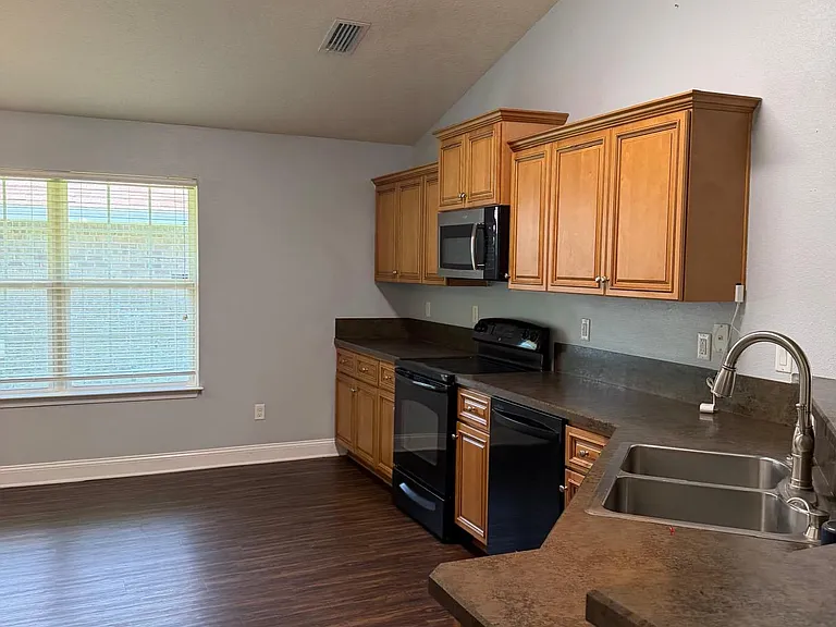2215 Cherokee Cove Trl — Photo 6