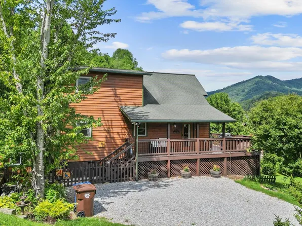 74 Appalachian Trl, Maggie Valley, NC 28751