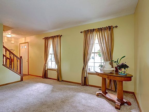 3rd image of 33168 Electric Blvd