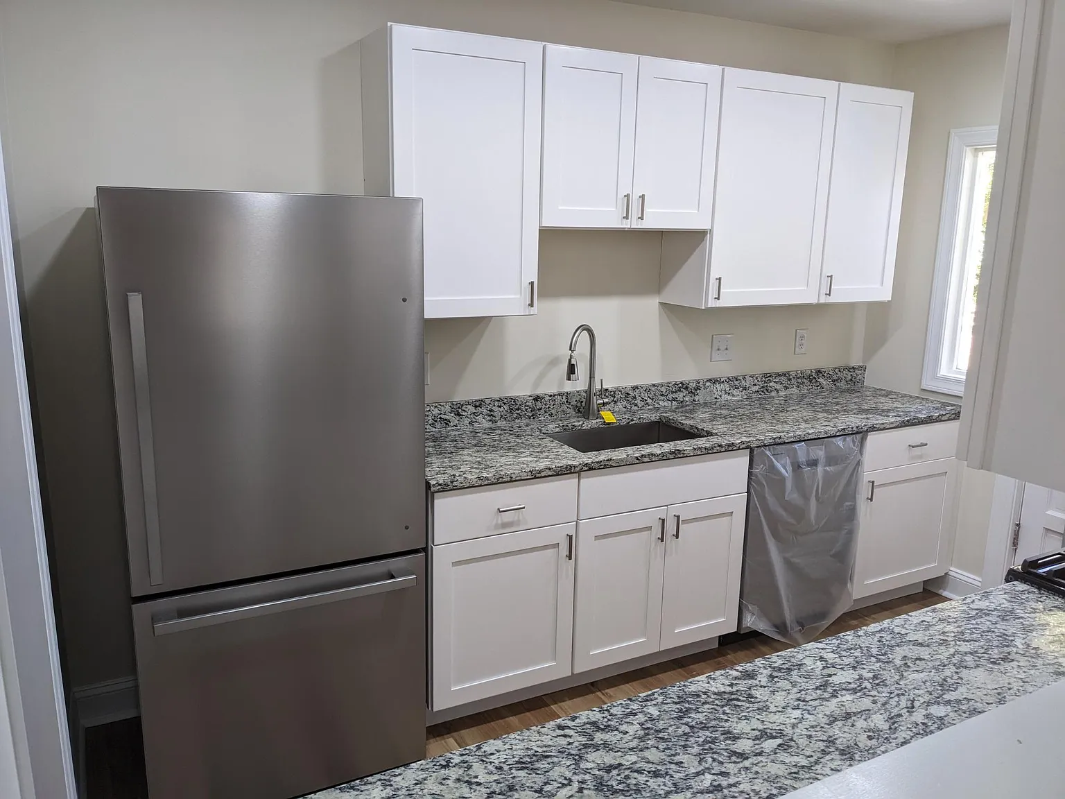 3 bed, 1057 sqft, $2,300 — Photo 4
