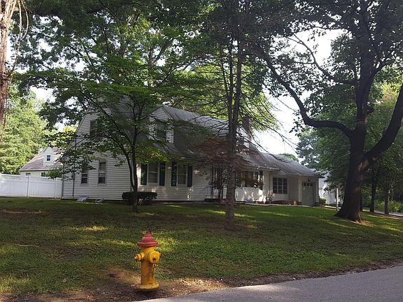 2nd image of 701 Valencia Ave