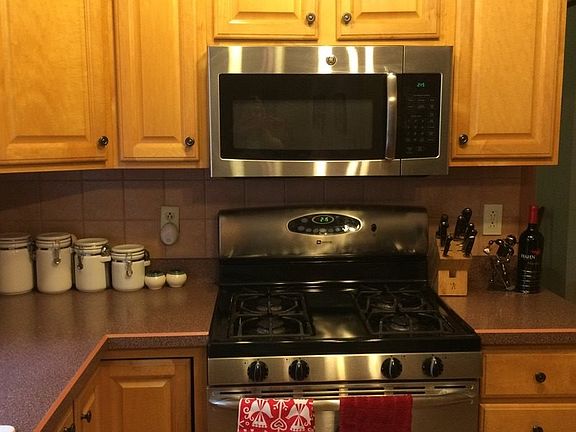 3rd image of 46 Brackett Ln