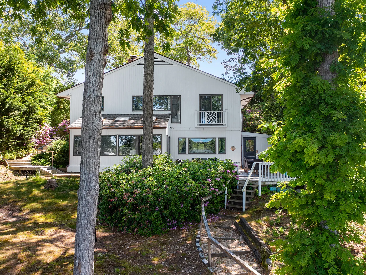 Charming Waterfront Southampton Rental — Photo 4