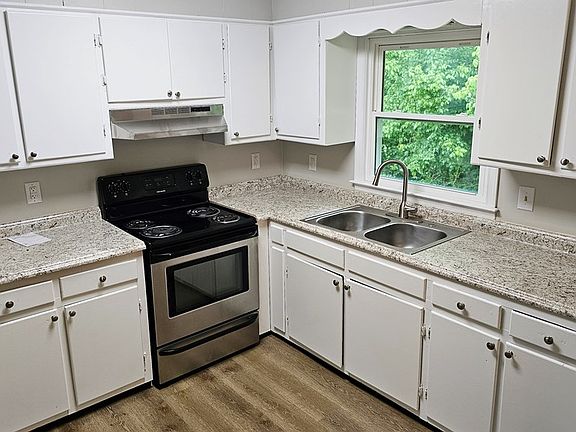 3rd image of 1604 Lark Dr