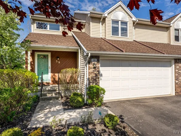 38 Northwood Dr, Depew, NY 14043