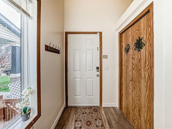 3rd image of 92 S Everstone Rise SW
