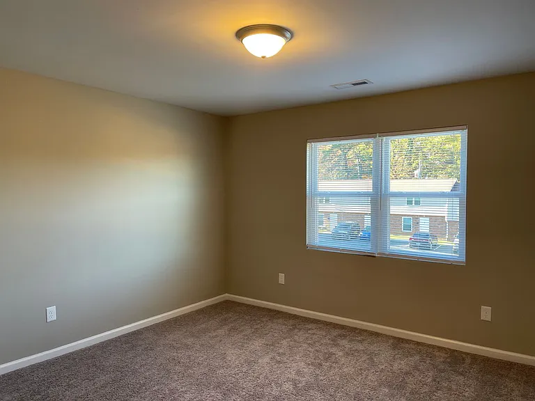 2335 Carmine St — Photo 13