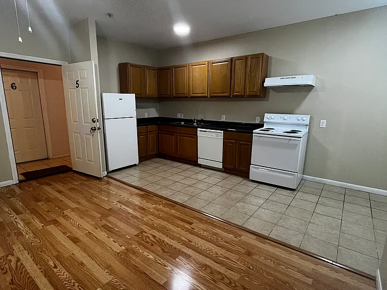 717 W Alabama St #5 — Photo 4