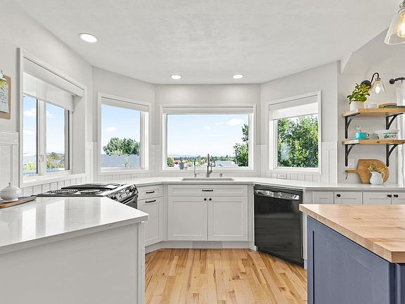 2nd image of 723 Montague Dr