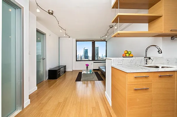 Rented by Keller Williams NYC | media 27
