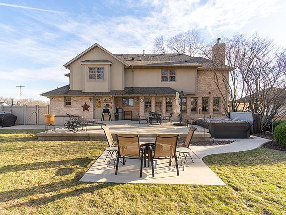 4th image of 100 Willow Trl