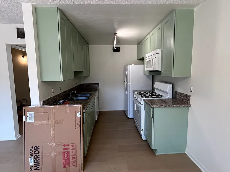 4108 Whitsett Ave — Photo 11