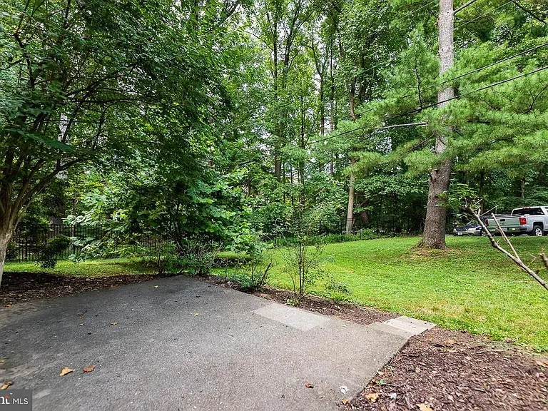10410 Montrose Ave #1 — Photo 8
