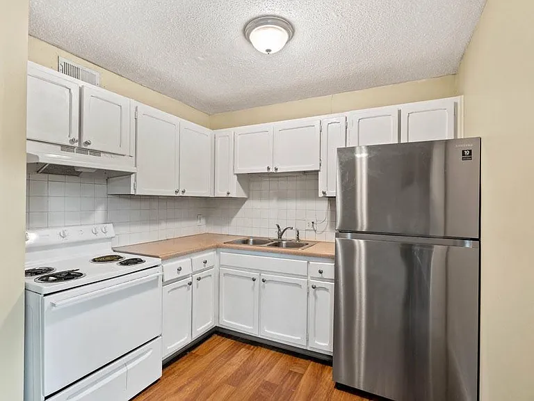 Stoneside Apartments — Photo 61