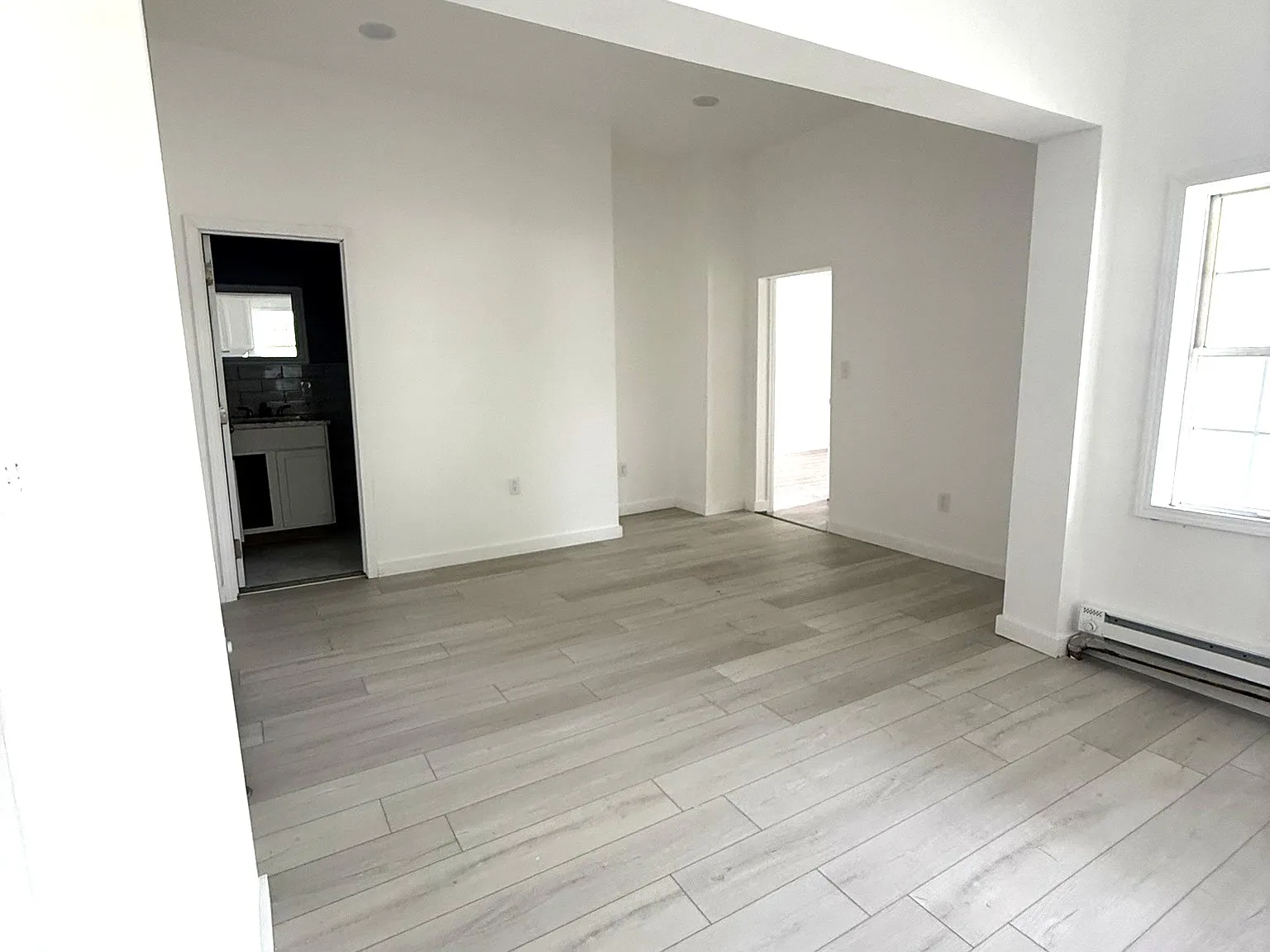 3 bed, $1,300 — Photo 4