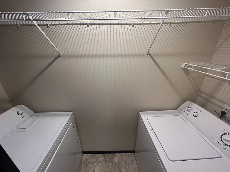 Galaxie High Rise Apartments — Photo 18