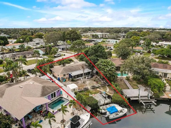9499 Treasure Ln NE, Saint Petersburg, FL 33702