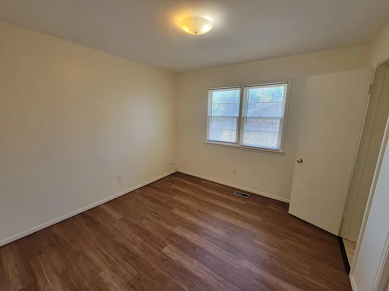 2300 N College Ave — Photo 8