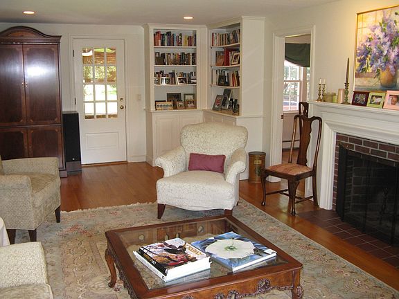 living room (rear view)
