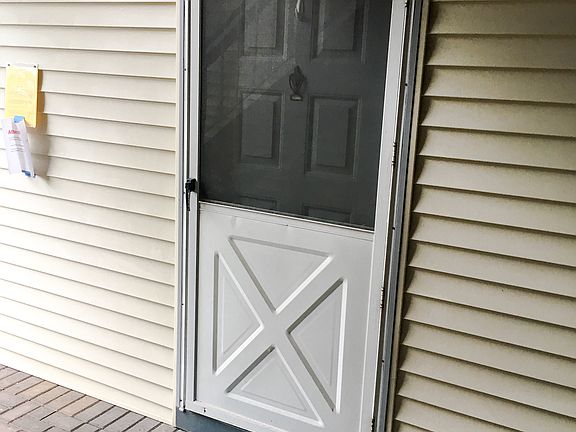 3rd image of 33 Norwich Pl Unit 33