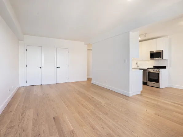 11 Riverside Drive image 12 of 13