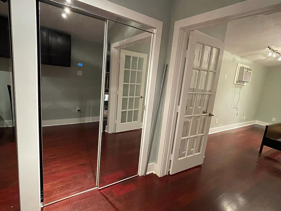 1st image of 524 E Mistletoe Ave