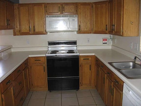 4th image of 2413 Park Crest Ct