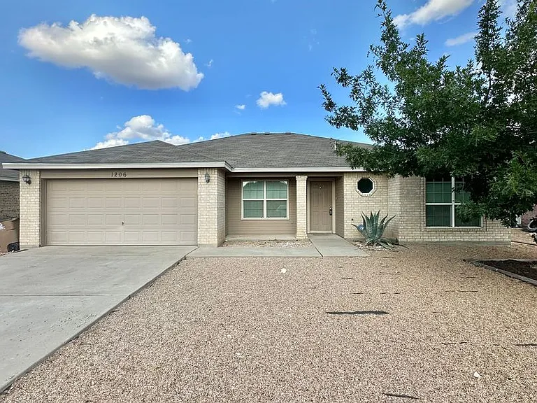 1206 Elmo Ln — Photo 1