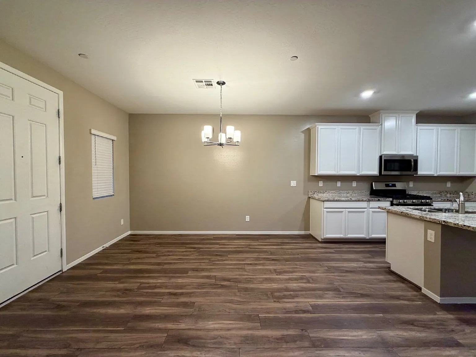 3 bed, 2.5 bath, 1779 sqft, $1,995 — Photo 4