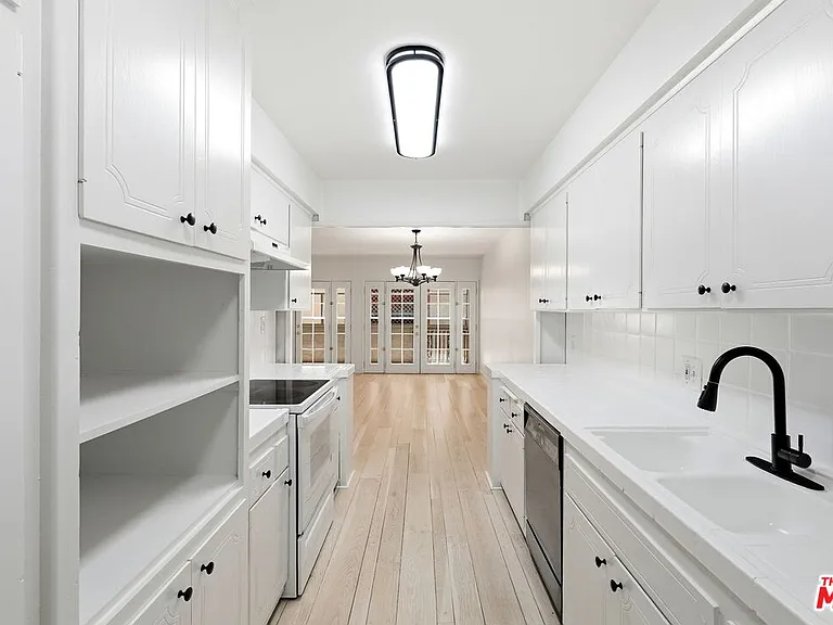 11970 Montana Ave #104 — Photo 9