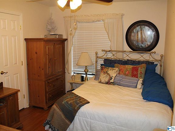 5th image of 9738 Wallwood Dr SE